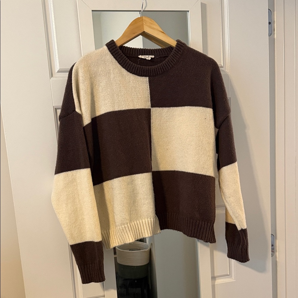 Easel Two-Tone Block Sweater in Brown and Cream